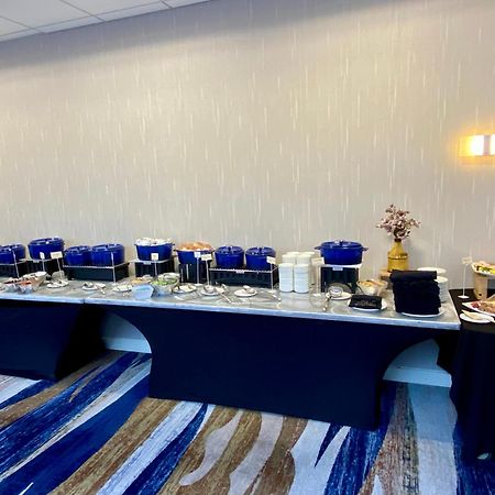 Hilton Houston North Hotel Buitenkant foto