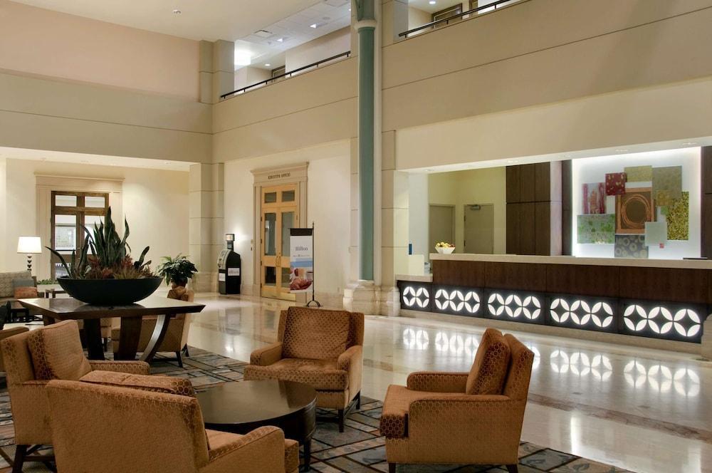 Hilton Houston North Hotel Buitenkant foto