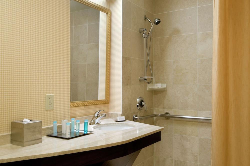 Hilton Houston North Hotel Buitenkant foto