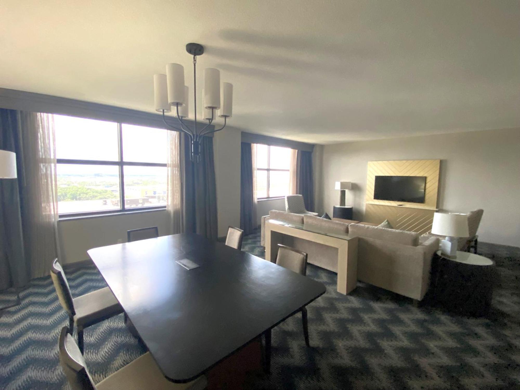 Hilton Houston North Hotel Buitenkant foto